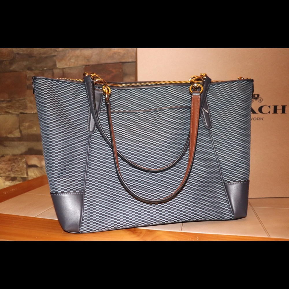 Coach purse - Picture 6 of 8